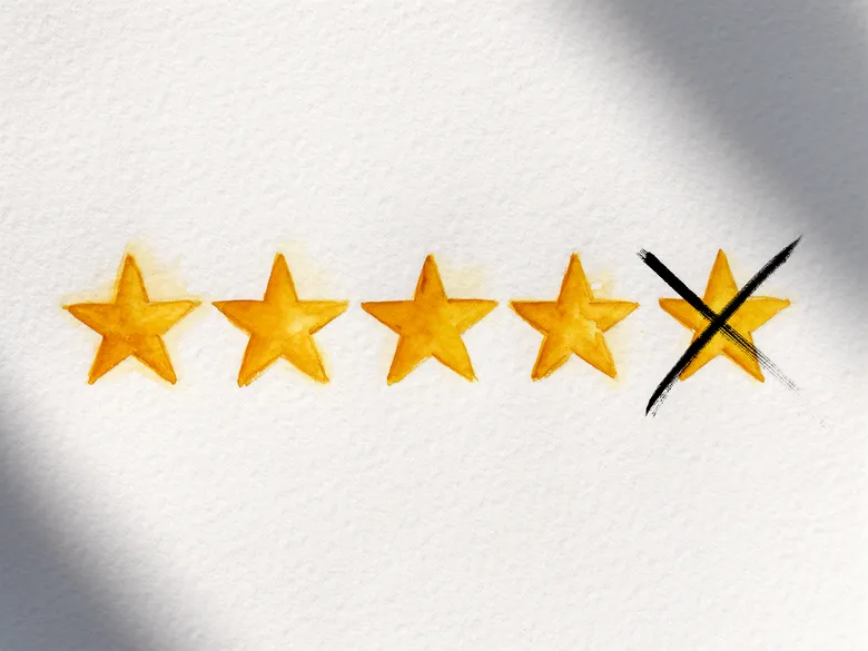 Akvarel af fem stjerner, hvor den sidste er overstreget